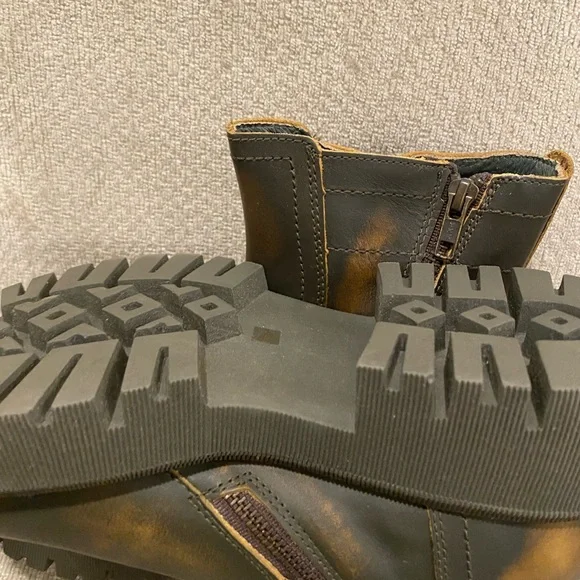 Steve Madden distressed boots - Picture 6 of 6